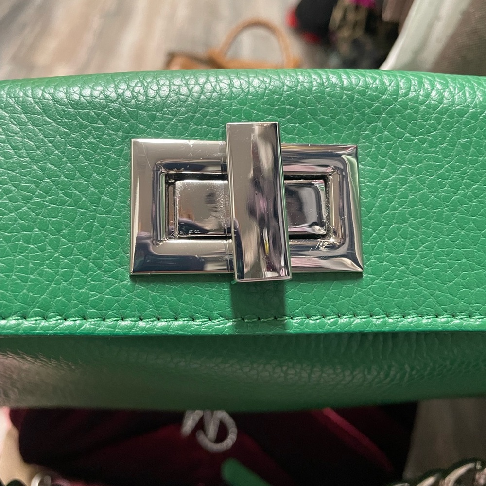 NWOT Vibrant Green Chain Strap Shoulder Bag - Picture 4 of 4
